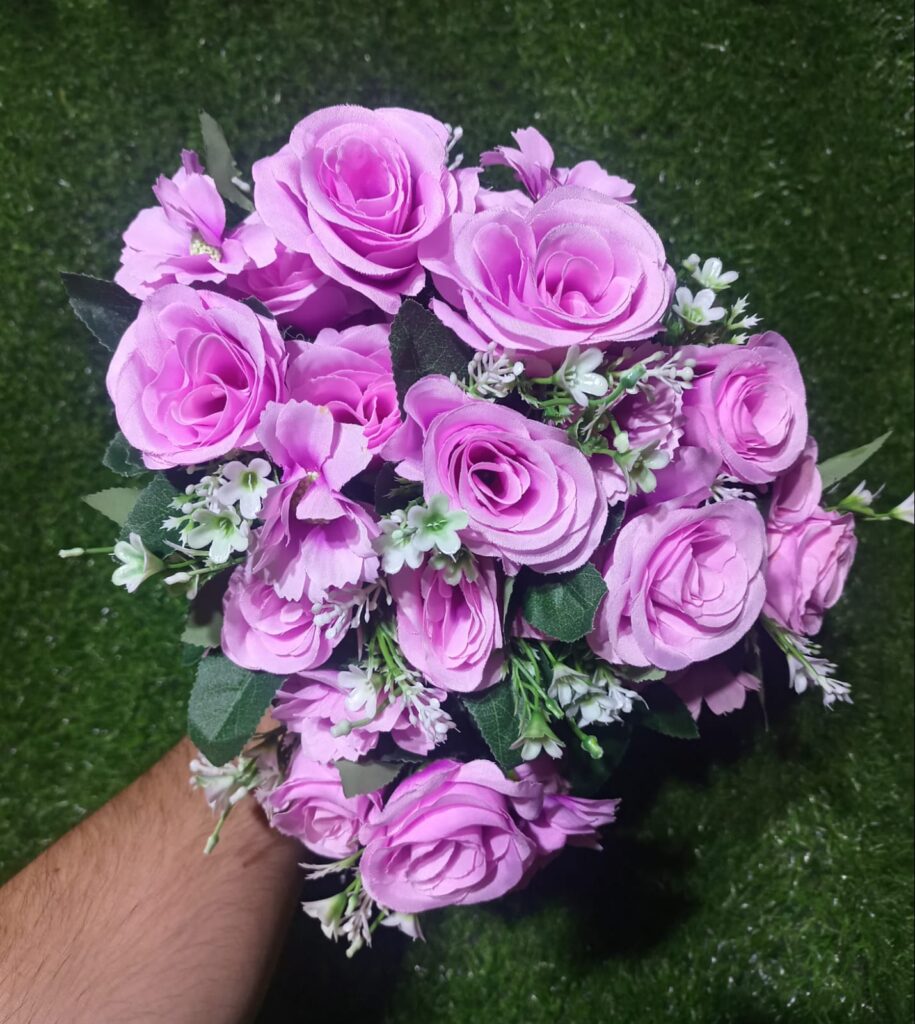Ramo de Rosas Violeta y Margaritas