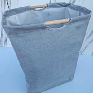 Canasto Para Ropa gris con manijas de madera