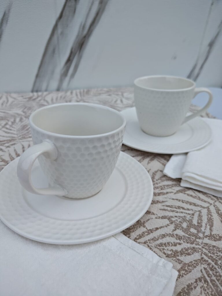 Juego de 2 Tazas con platos